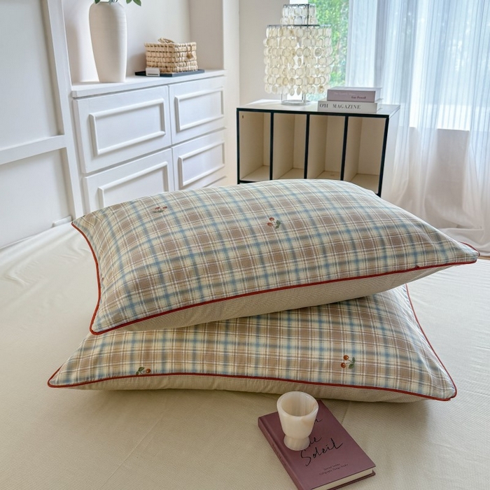 91家纺网 家纺一手货源 找家纺 梵克保罗 2025秋冬新款全棉印花嵌绳款小清新系列四件套 樱桃格格