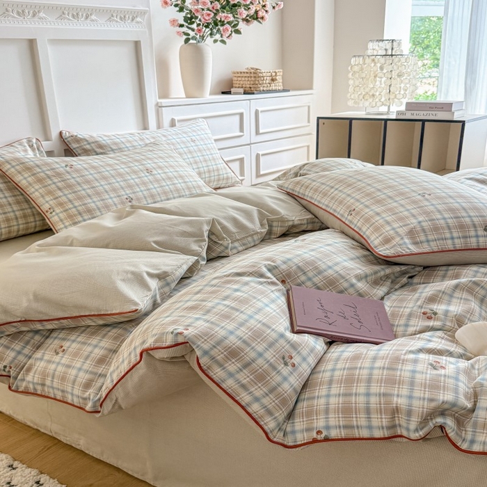 91家纺网 家纺一手货源 找家纺 梵克保罗 2025秋冬新款全棉印花嵌绳款小清新系列四件套 樱桃格格