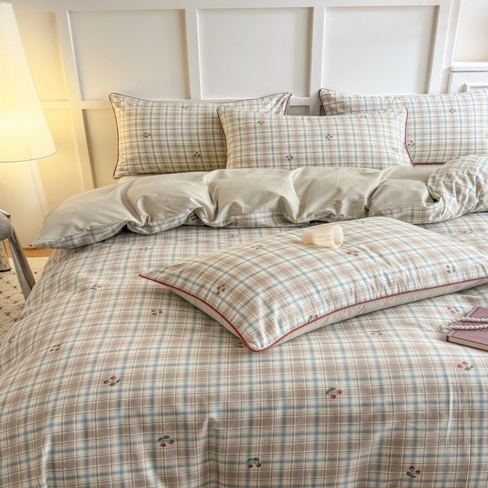 91家纺网 家纺一手货源 找家纺 梵克保罗 2025秋冬新款全棉印花嵌绳款小清新系列四件套 樱桃格格