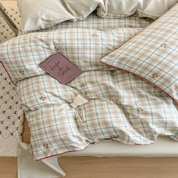 91家纺网 家纺一手货源 找家纺 梵克保罗 2025秋冬新款全棉印花嵌绳款小清新系列四件套 樱桃格格