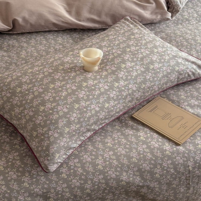 91家纺网 家纺一手货源 找家纺 梵克保罗 2025秋冬新款全棉印花嵌绳款小清新系列四件套 夏花-豆沙