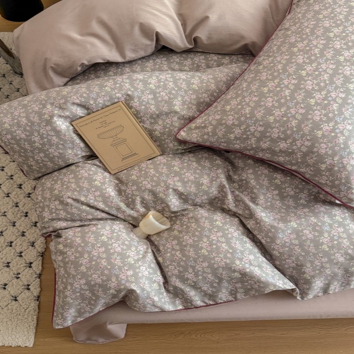 91家纺网 家纺一手货源 找家纺 梵克保罗 2025秋冬新款全棉印花嵌绳款小清新系列四件套 夏花-豆沙