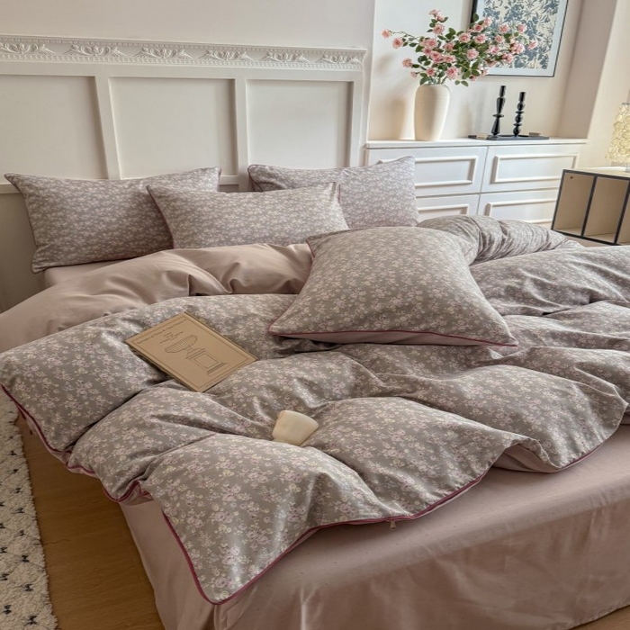 91家纺网 家纺一手货源 找家纺 梵克保罗 2025秋冬新款全棉印花嵌绳款小清新系列四件套 夏花-豆沙