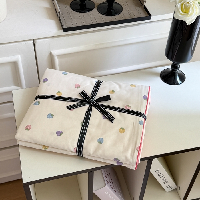 91家纺网 家纺一手货源 找家纺 梵克保罗 2025秋冬新款全棉印花嵌绳款小清新系列四件套 组合图