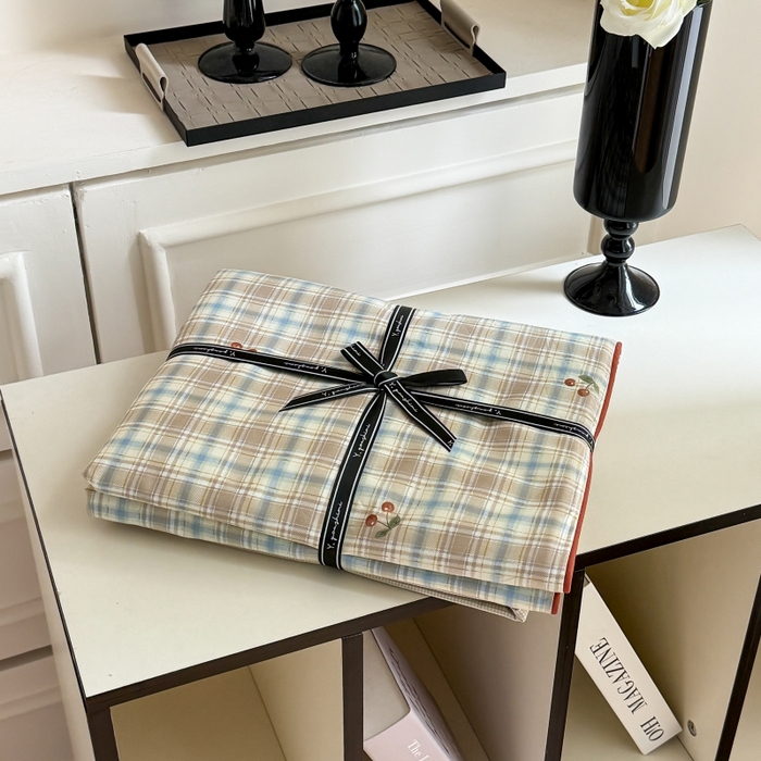 91家纺网 家纺一手货源 找家纺 梵克保罗 2025秋冬新款全棉印花嵌绳款小清新系列四件套 组合图