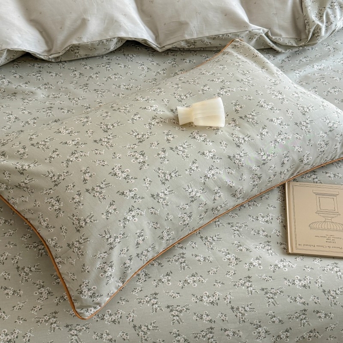 91家纺网 家纺一手货源 找家纺 梵克保罗 2025秋冬新款全棉印花嵌绳款小清新系列四件套 摩卡