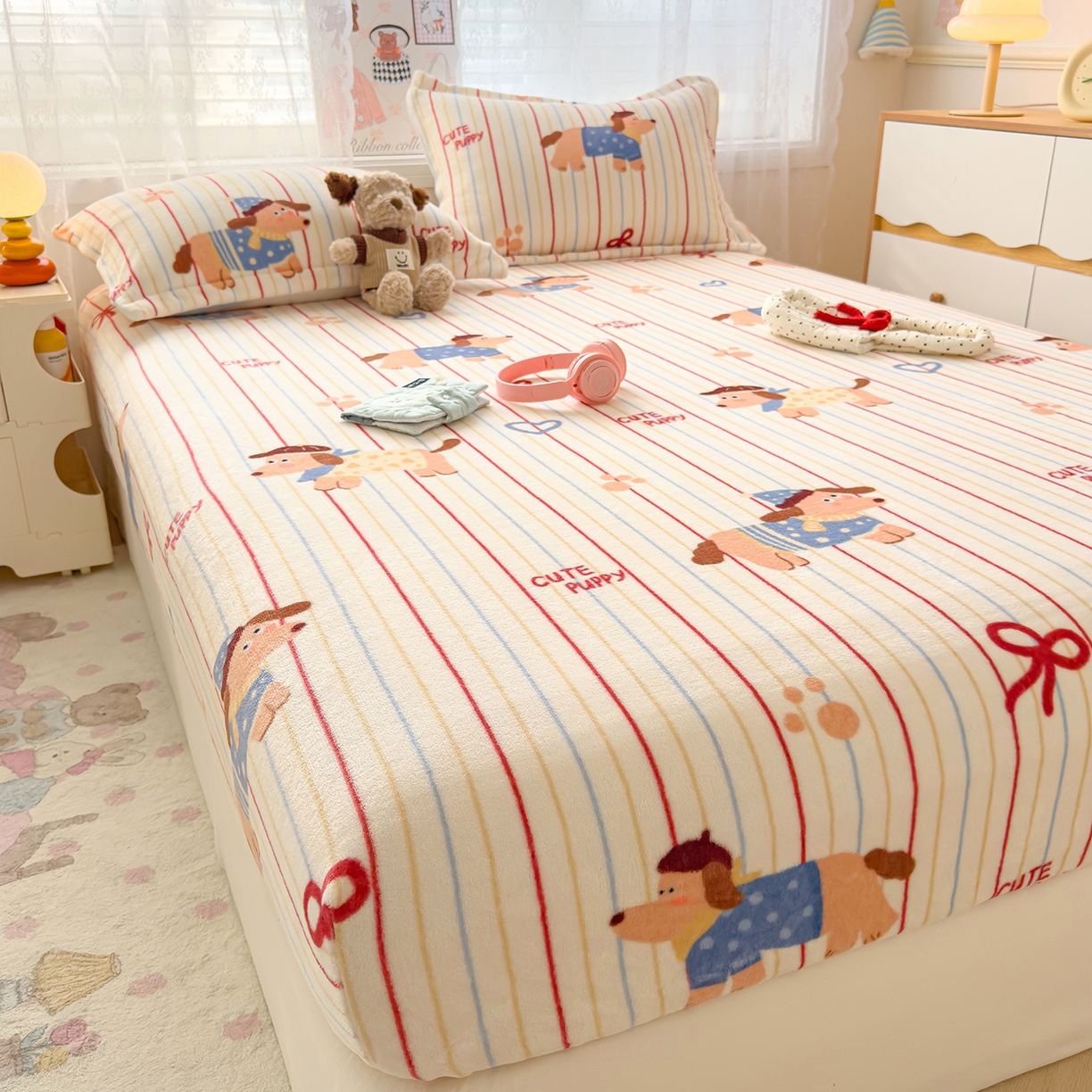 91家纺网 家纺一手货源 找家纺 久云居 2025新款高克重牛奶绒床笠 萌犬派对