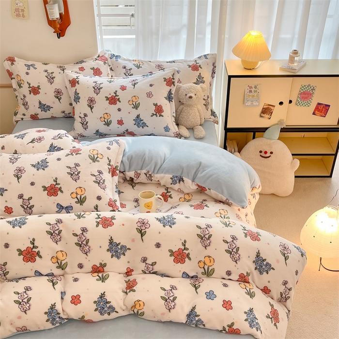 91家纺网 家纺一手货源 找家纺 寻米 2025新款高克重加厚保暖牛奶绒四件套-第二批 花田结语-蓝