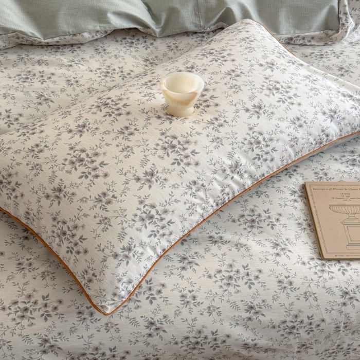 91家纺网 家纺一手货源 找家纺 梵克保罗 2025秋冬新款全棉印花嵌绳款小清新系列四件套 花田里