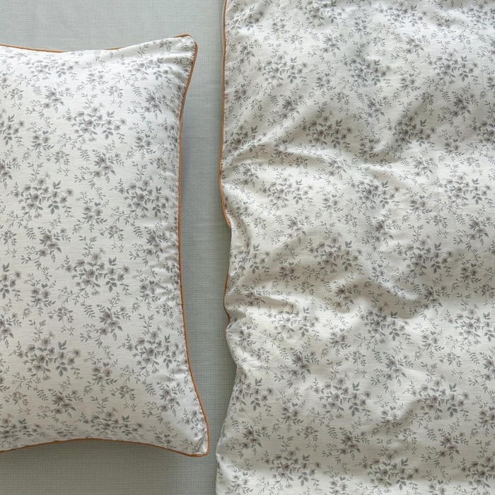 91家纺网 家纺一手货源 找家纺 梵克保罗 2025秋冬新款全棉印花嵌绳款小清新系列四件套 花田里