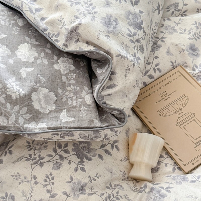 91家纺网 家纺一手货源 找家纺 梵克保罗 2025秋冬新款全棉印花嵌绳款小清新系列四件套 野山居-灰