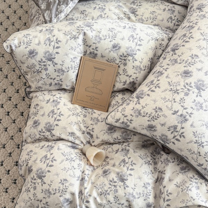 91家纺网 家纺一手货源 找家纺 梵克保罗 2025秋冬新款全棉印花嵌绳款小清新系列四件套 野山居-灰