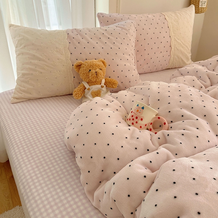 91家纺网 家纺一手货源 找家纺 （总）瑞莱 2025年秋冬新款全棉花边牛奶绒四件套