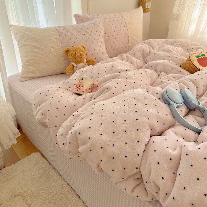 91家纺网 家纺一手货源 找家纺 （总）瑞莱 2025年秋冬新款全棉花边牛奶绒四件套