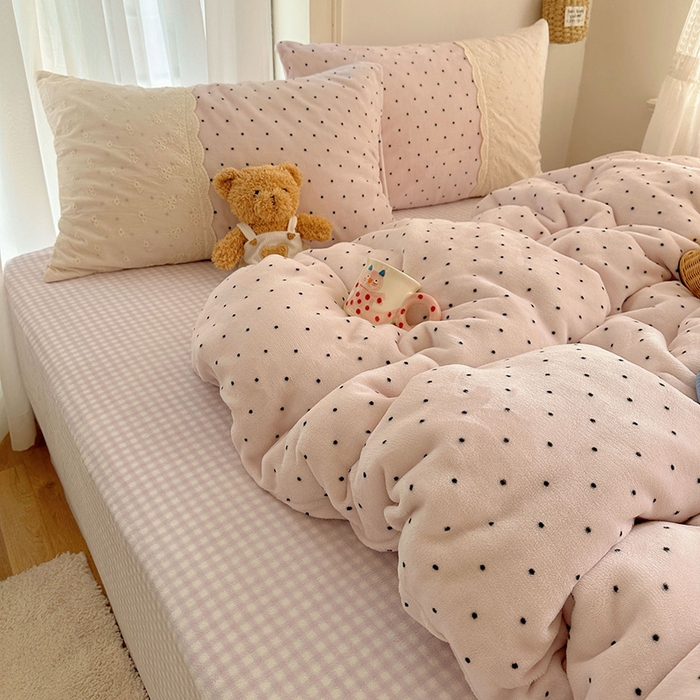 91家纺网 家纺一手货源 找家纺 （总）瑞莱 2025年秋冬新款全棉花边牛奶绒四件套