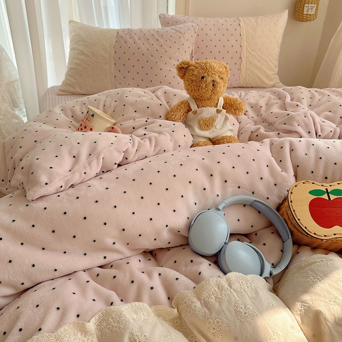 91家纺网 家纺一手货源 找家纺 （总）瑞莱 2025年秋冬新款全棉花边牛奶绒四件套