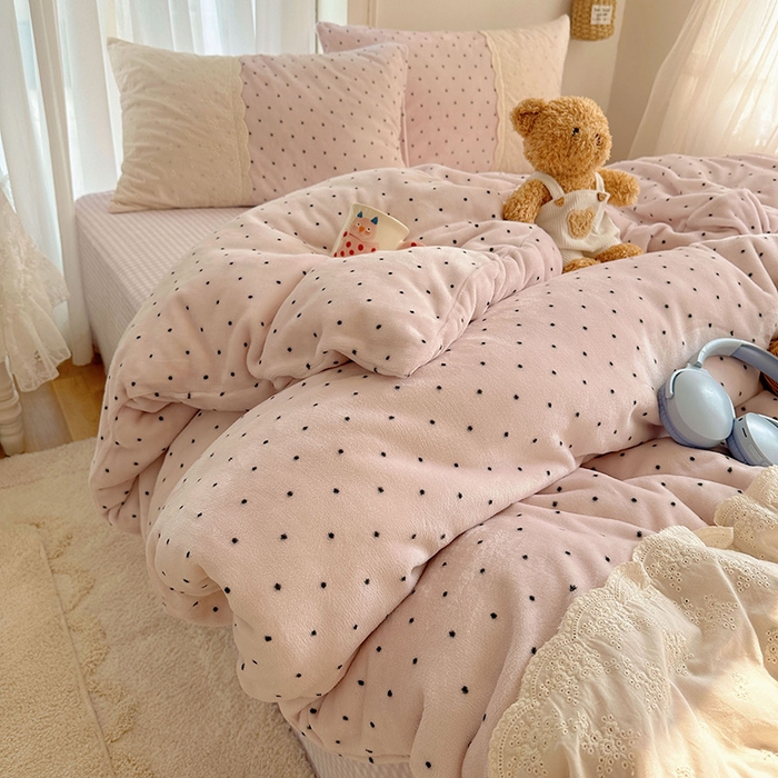 91家纺网 家纺一手货源 找家纺 （总）瑞莱 2025年秋冬新款全棉花边牛奶绒四件套