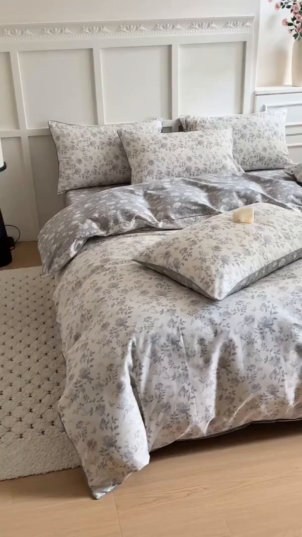 91家纺网 家纺一手货源 找家纺 梵克保罗 2025秋冬新款全棉印花嵌绳款小清新系列四件套 野山居-灰