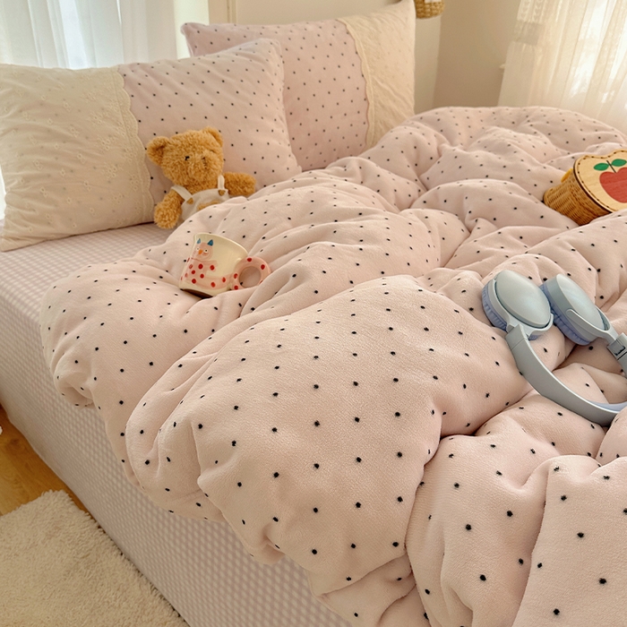 91家纺网 家纺一手货源 找家纺 （总）瑞莱 2025年秋冬新款全棉花边牛奶绒四件套