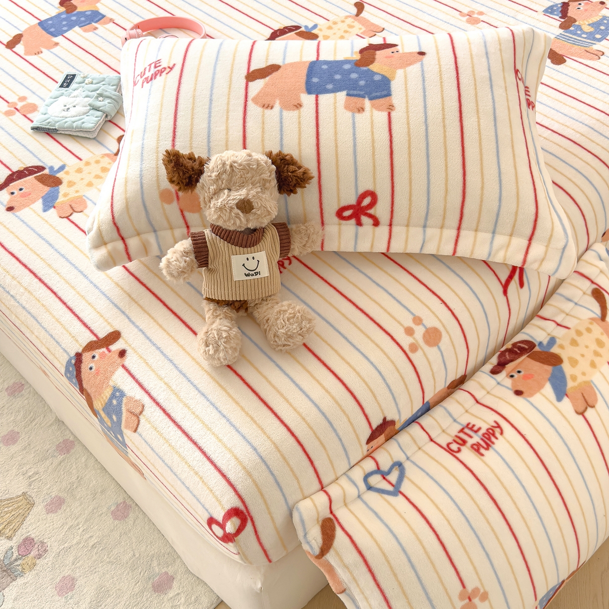 91家纺网 家纺一手货源 找家纺 久云居 2025新款高克重牛奶绒床笠 萌犬派对