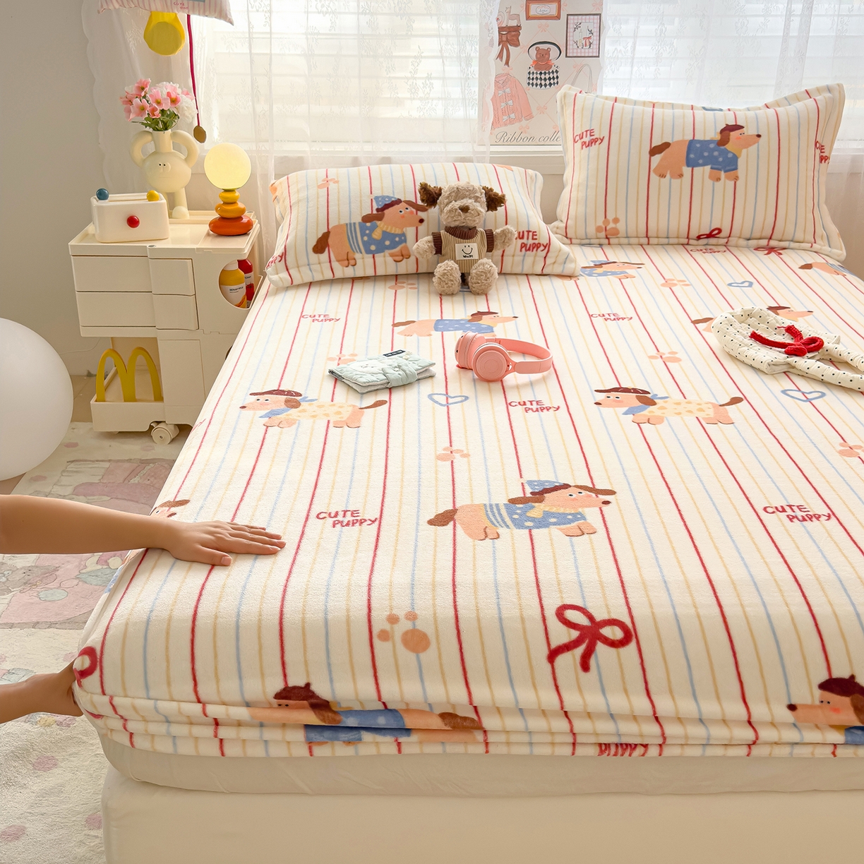 91家纺网 家纺一手货源 找家纺 久云居 2025新款高克重牛奶绒床笠 萌犬派对