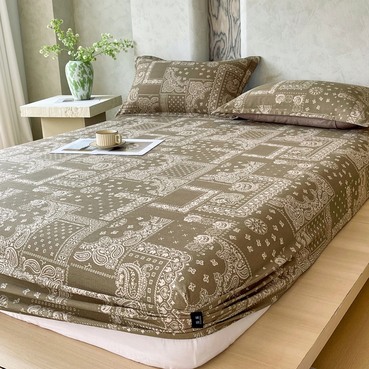 91家纺网 家纺一手货源 找家纺 梵克保罗 2025秋冬新款10A抗菌原麻床笠套件跨境外贸 墨染芳华