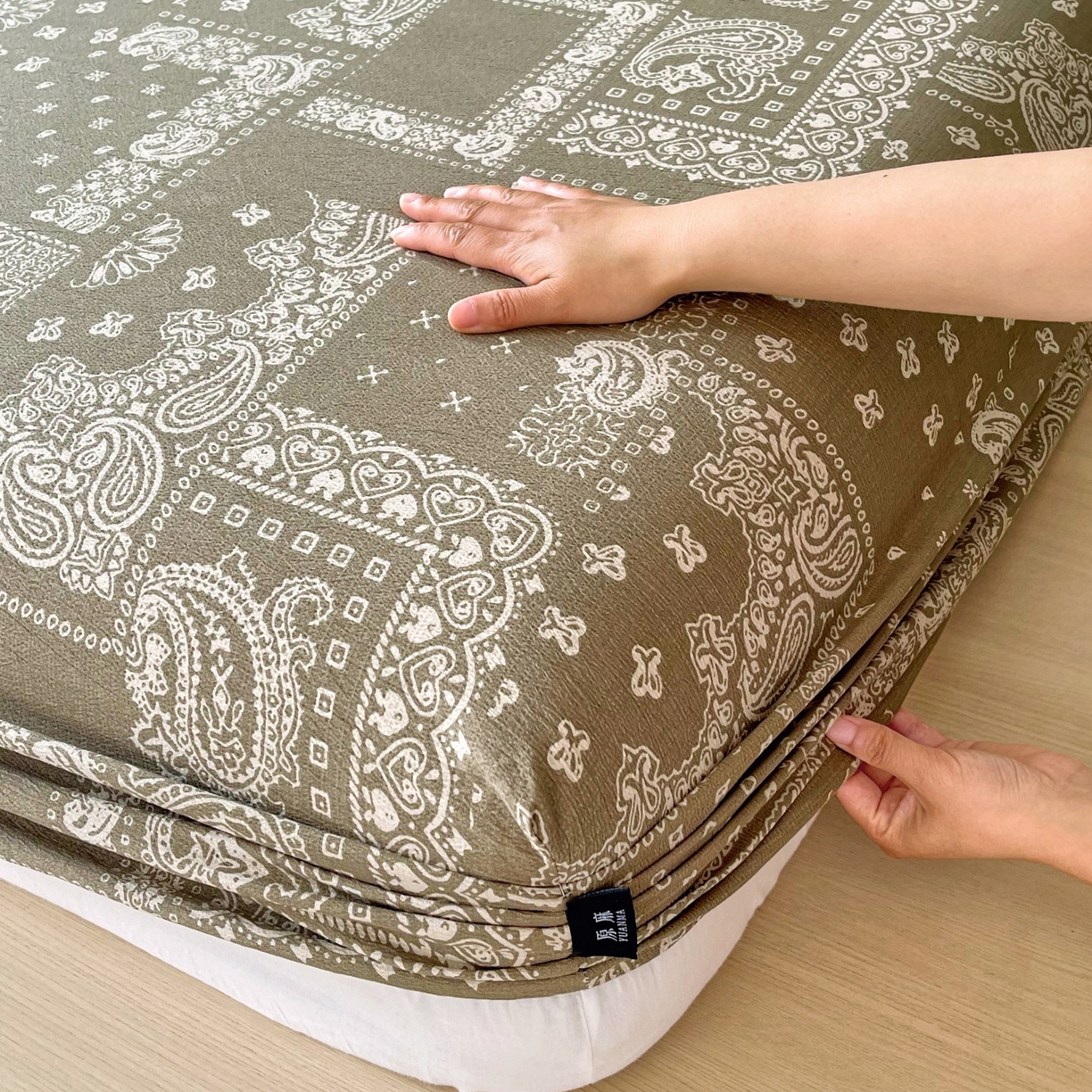 91家纺网 家纺一手货源 找家纺 梵克保罗 2025秋冬新款10A抗菌原麻床笠套件跨境外贸 墨染芳华