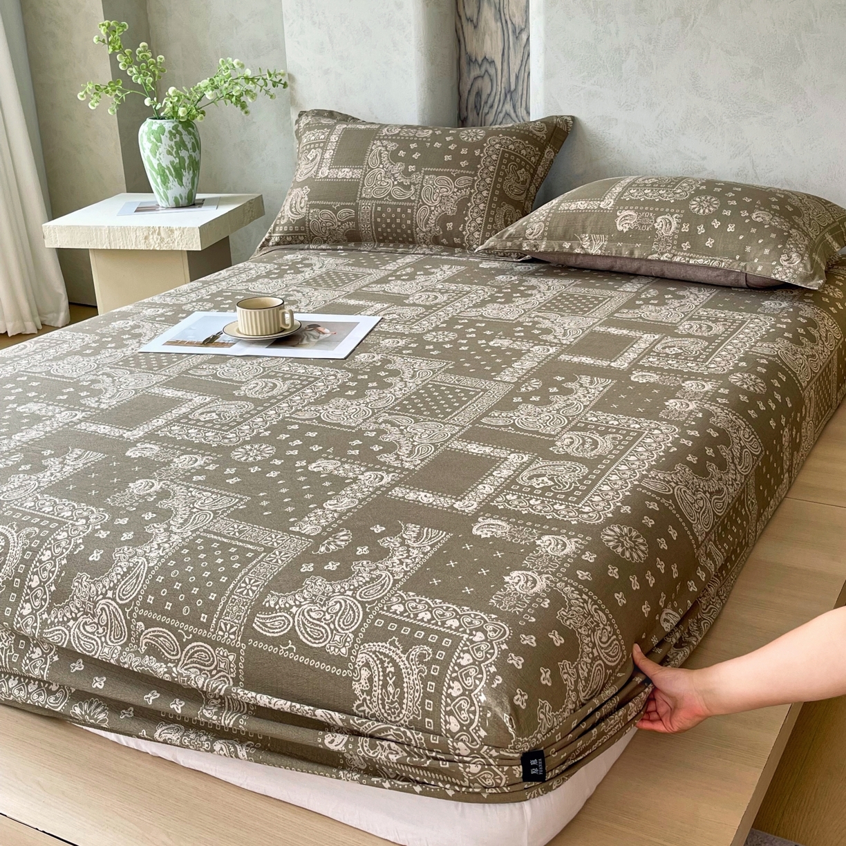 91家纺网 家纺一手货源 找家纺 梵克保罗 2025秋冬新款10A抗菌原麻床笠套件跨境外贸 墨染芳华