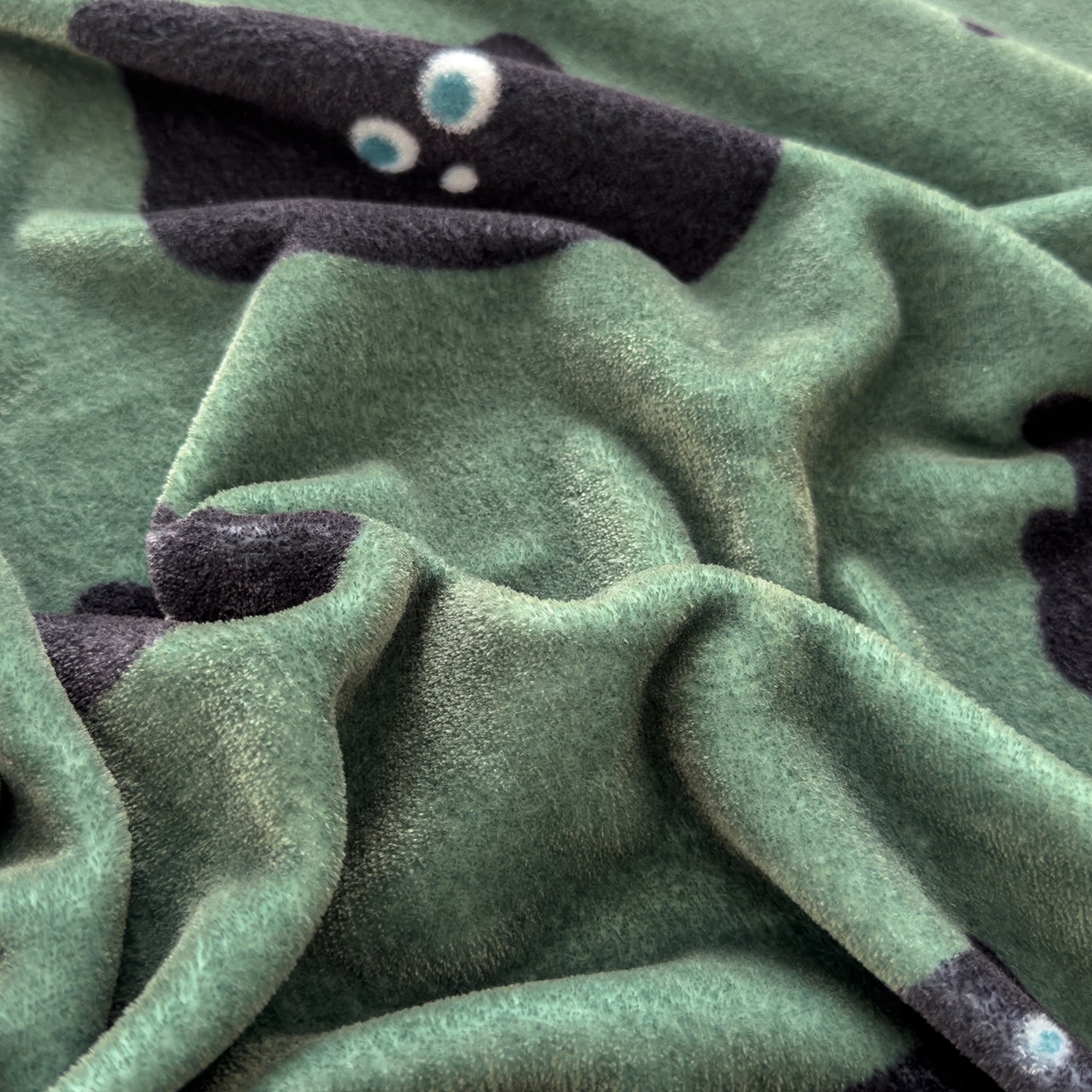 91家纺网 家纺一手货源 找家纺 久云居 2025新款高克重牛奶绒床笠 墨绿喵星