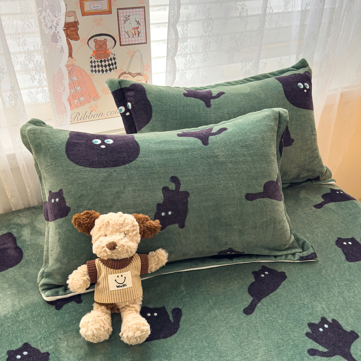 91家纺网 家纺一手货源 找家纺 久云居 2025新款高克重牛奶绒床笠 墨绿喵星