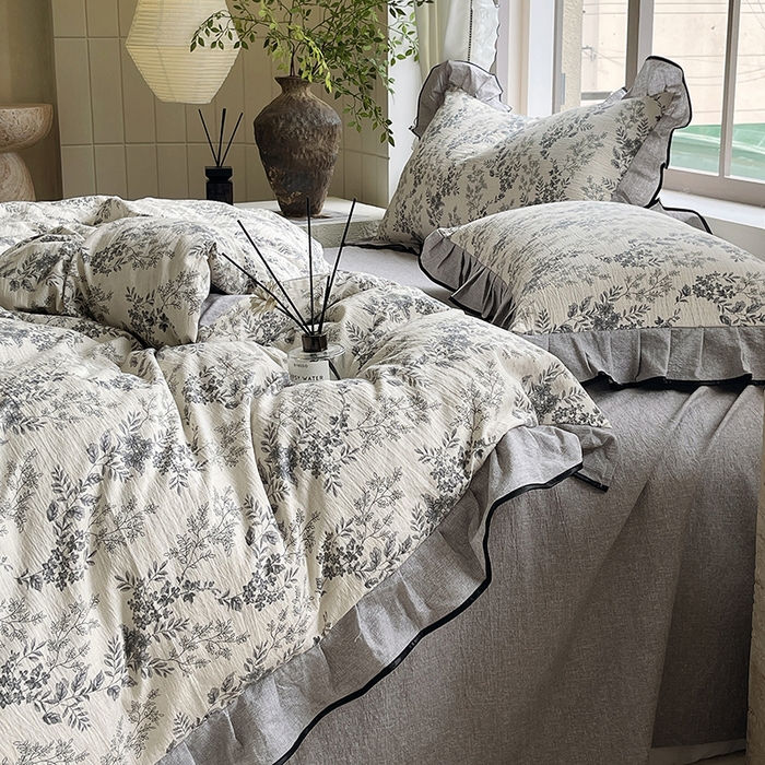 91家纺网 家纺一手货源 找家纺 梵克保罗 2025秋冬新品10A抗菌原麻荷叶边床单款三件套四件套 灰色空间