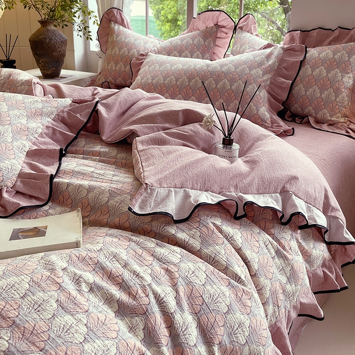 91家纺网 家纺一手货源 找家纺 梵克保罗 2025秋冬新品10A抗菌原麻荷叶边床单款三件套四件套 时光森林