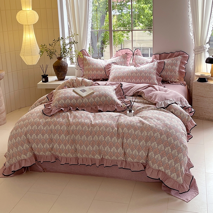 91家纺网 家纺一手货源 找家纺 梵克保罗 2025秋冬新品10A抗菌原麻荷叶边床单款三件套四件套 时光森林