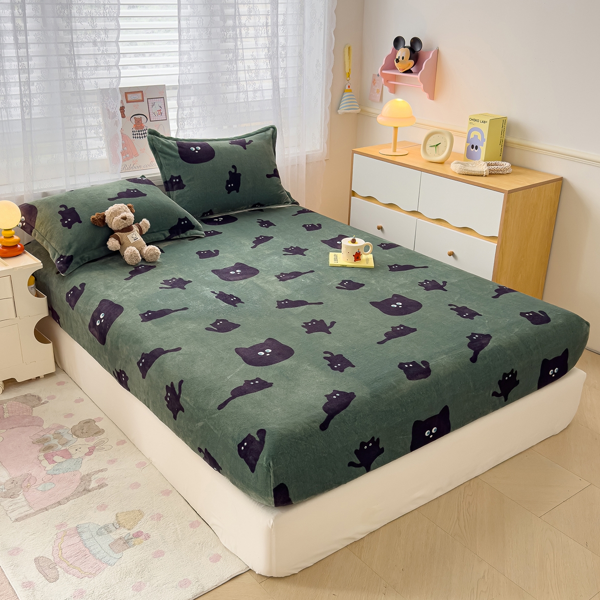 91家纺网 家纺一手货源 找家纺 久云居 2025新款高克重牛奶绒床笠 墨绿喵星