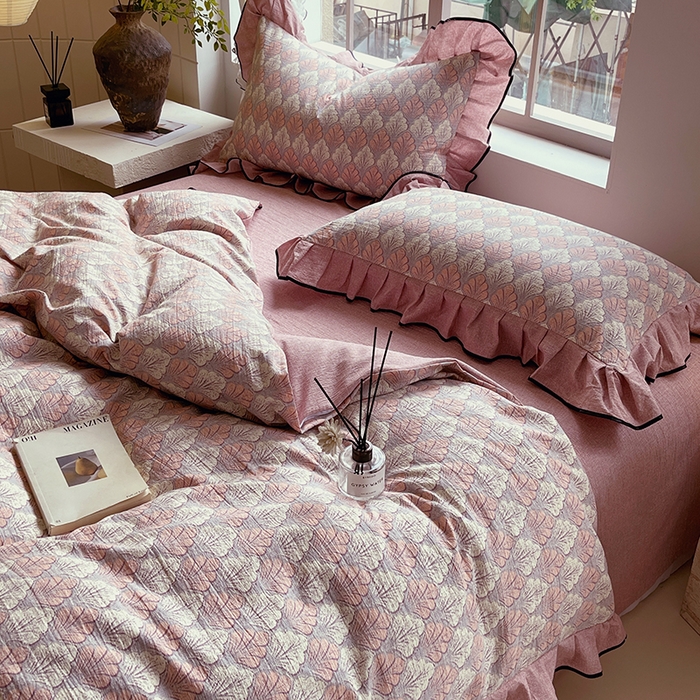 91家纺网 家纺一手货源 找家纺 梵克保罗 2025秋冬新品10A抗菌原麻荷叶边床单款三件套四件套 时光森林