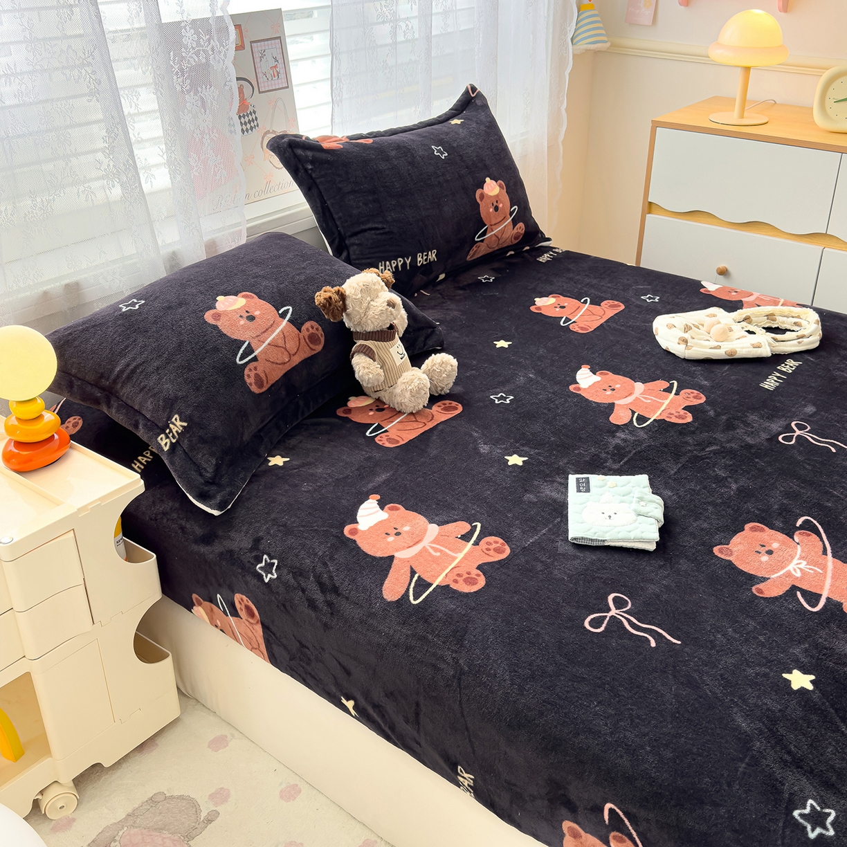 91家纺网 家纺一手货源 找家纺 久云居 2025新款高克重牛奶绒床笠 小熊星梦