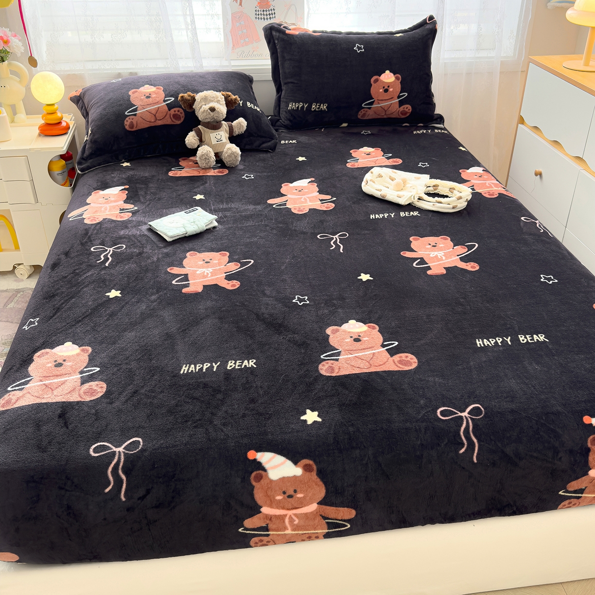 91家纺网 家纺一手货源 找家纺 久云居 2025新款高克重牛奶绒床笠 小熊星梦