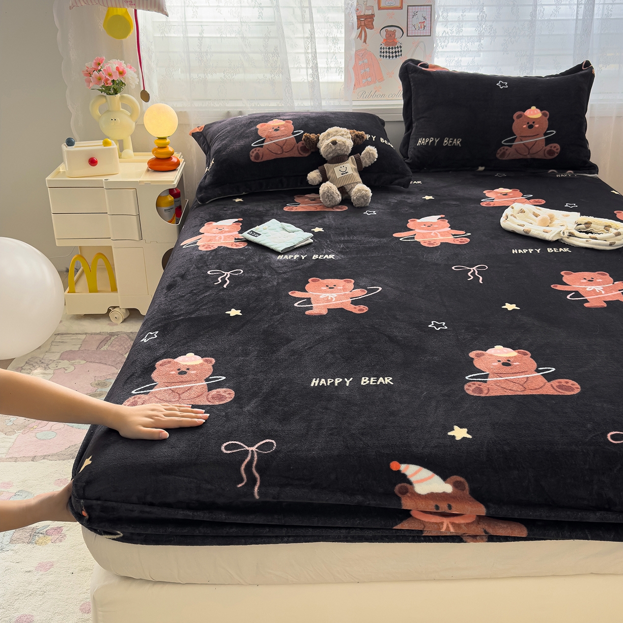 91家纺网 家纺一手货源 找家纺 久云居 2025新款高克重牛奶绒床笠 小熊星梦