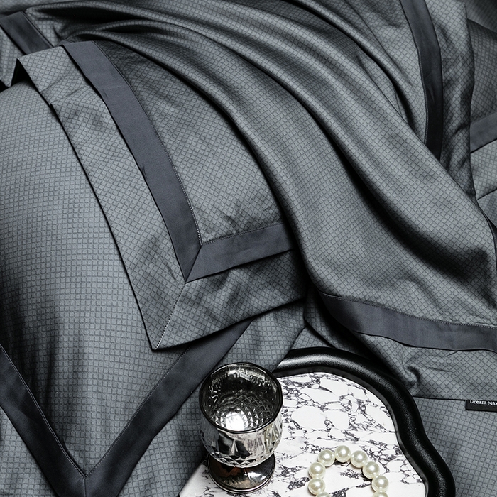 91家纺网 家纺一手货源 找家纺 ONE TWO ONE 121 2025新款高支高密全棉贡缎长绒精工细作工艺款-维希【会员减-20】  控价 498 -51 维希-深灰