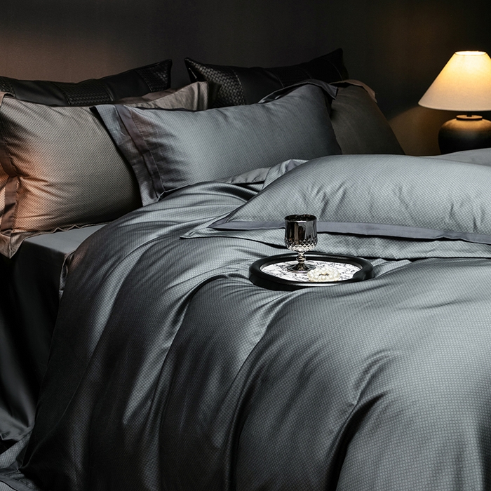 91家纺网 家纺一手货源 找家纺 ONE TWO ONE 121 2025新款高支高密全棉贡缎长绒精工细作工艺款-维希【会员减-20】  控价 498 -51 维希-深灰