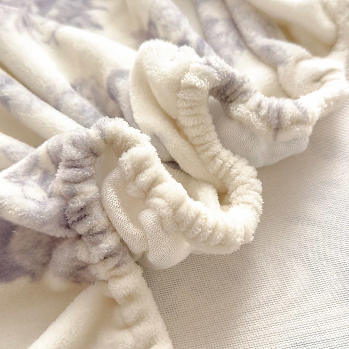 91家纺网 家纺一手货源 找家纺 久云居 2025新款高克重牛奶绒床笠 雅致田园