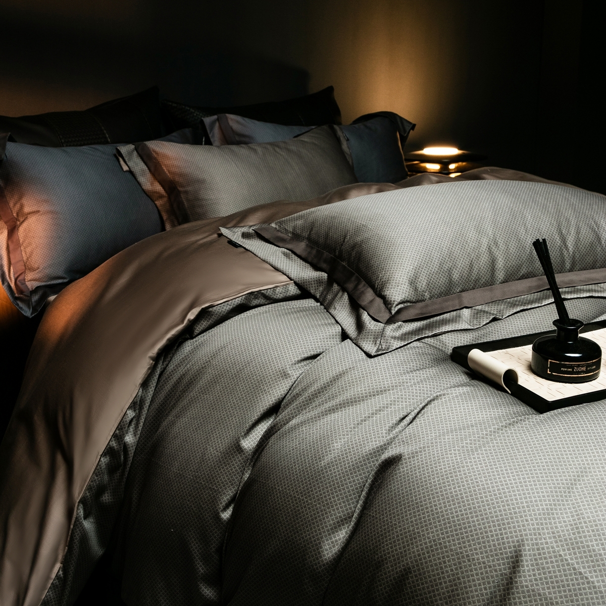 91家纺网 家纺一手货源 找家纺 ONE TWO ONE 121 2025新款高支高密全棉贡缎长绒精工细作工艺款-维希【会员减-20】  控价 498 -51 维希-深咖