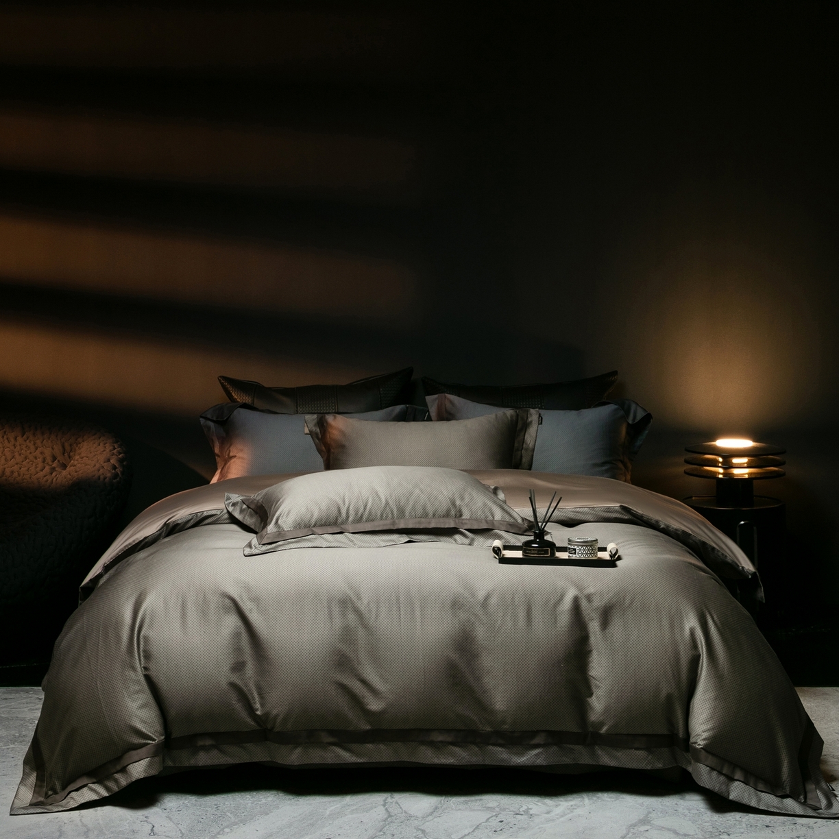 91家纺网 家纺一手货源 找家纺 ONE TWO ONE 121 2025新款高支高密全棉贡缎长绒精工细作工艺款-维希【会员减-20】  控价 498 -51 维希-深咖