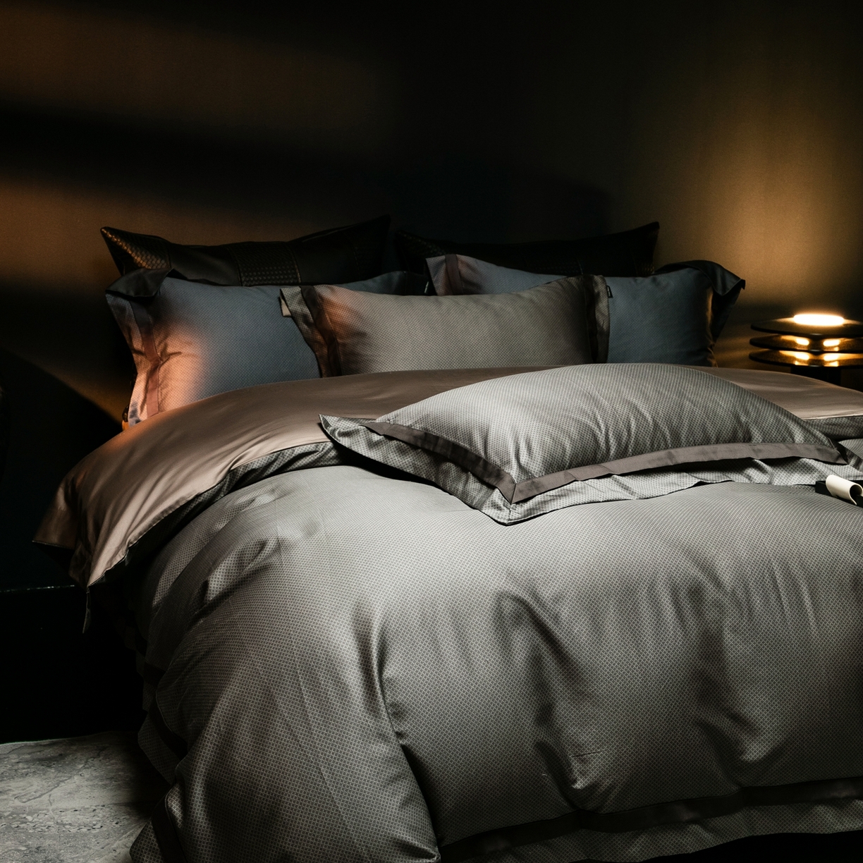 91家纺网 家纺一手货源 找家纺 ONE TWO ONE 121 2025新款高支高密全棉贡缎长绒精工细作工艺款-维希【会员减-20】  控价 498 -51 维希-深咖