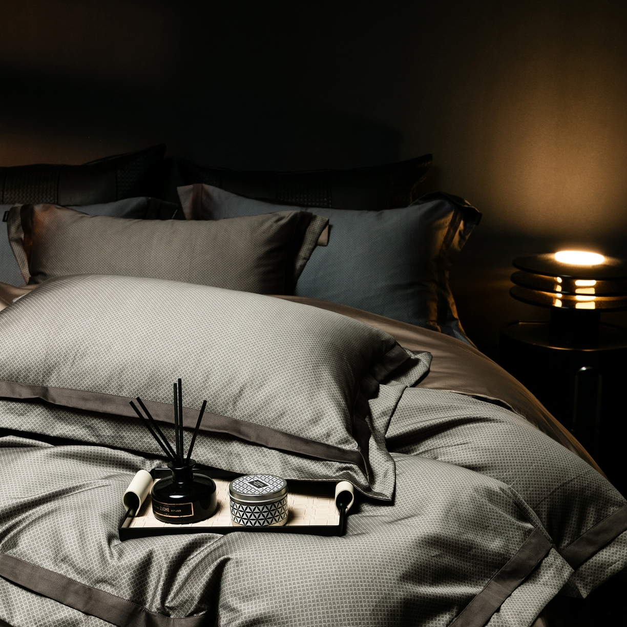 91家纺网 家纺一手货源 找家纺 ONE TWO ONE 121 2025新款高支高密全棉贡缎长绒精工细作工艺款-维希【会员减-20】  控价 498 -51 维希-深咖