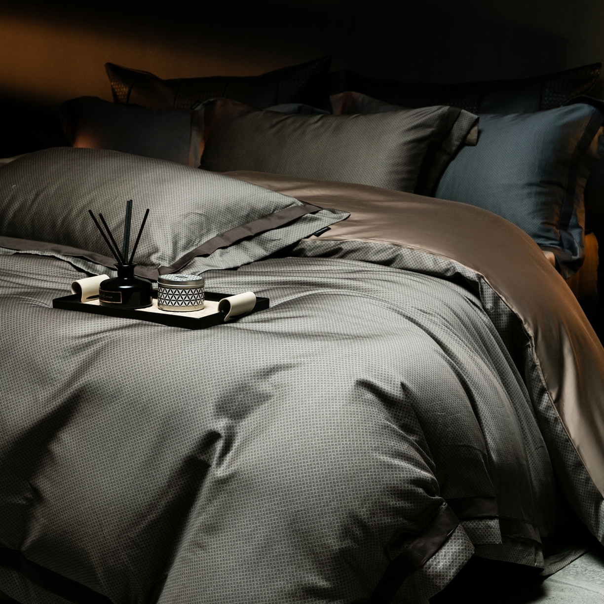 91家纺网 家纺一手货源 找家纺 ONE TWO ONE 121 2025新款高支高密全棉贡缎长绒精工细作工艺款-维希【会员减-20】  控价 498 -51 维希-深咖