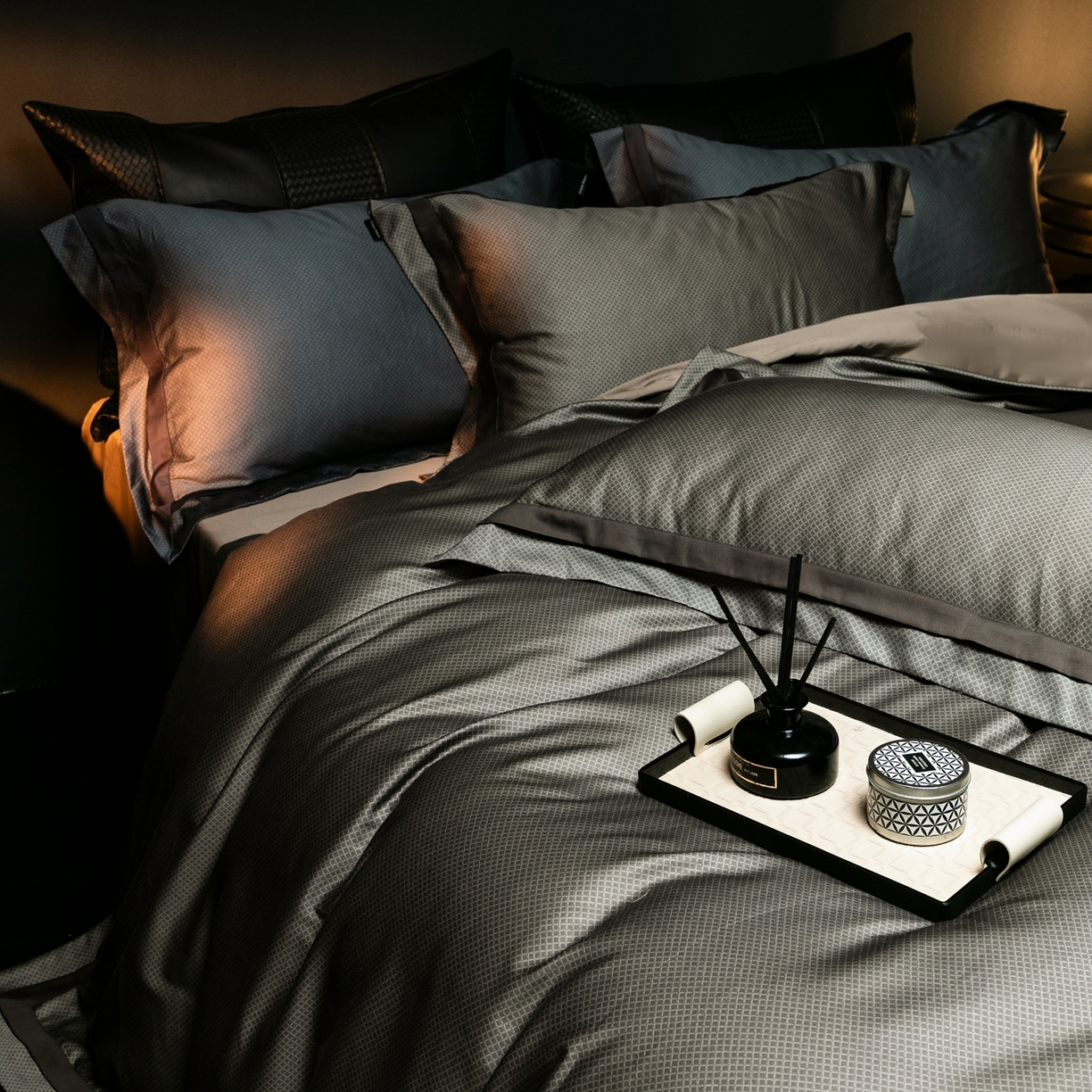 91家纺网 家纺一手货源 找家纺 ONE TWO ONE 121 2025新款高支高密全棉贡缎长绒精工细作工艺款-维希【会员减-20】  控价 498 -51 维希-深咖