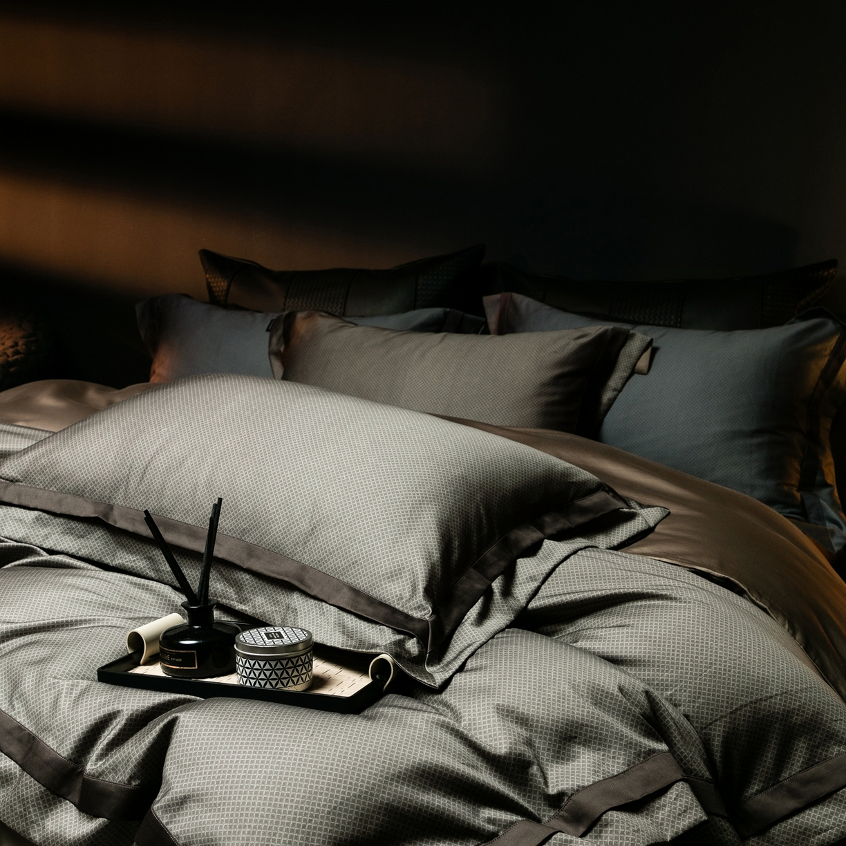 91家纺网 家纺一手货源 找家纺 ONE TWO ONE 121 2025新款高支高密全棉贡缎长绒精工细作工艺款-维希【会员减-20】  控价 498 -51 维希-深咖