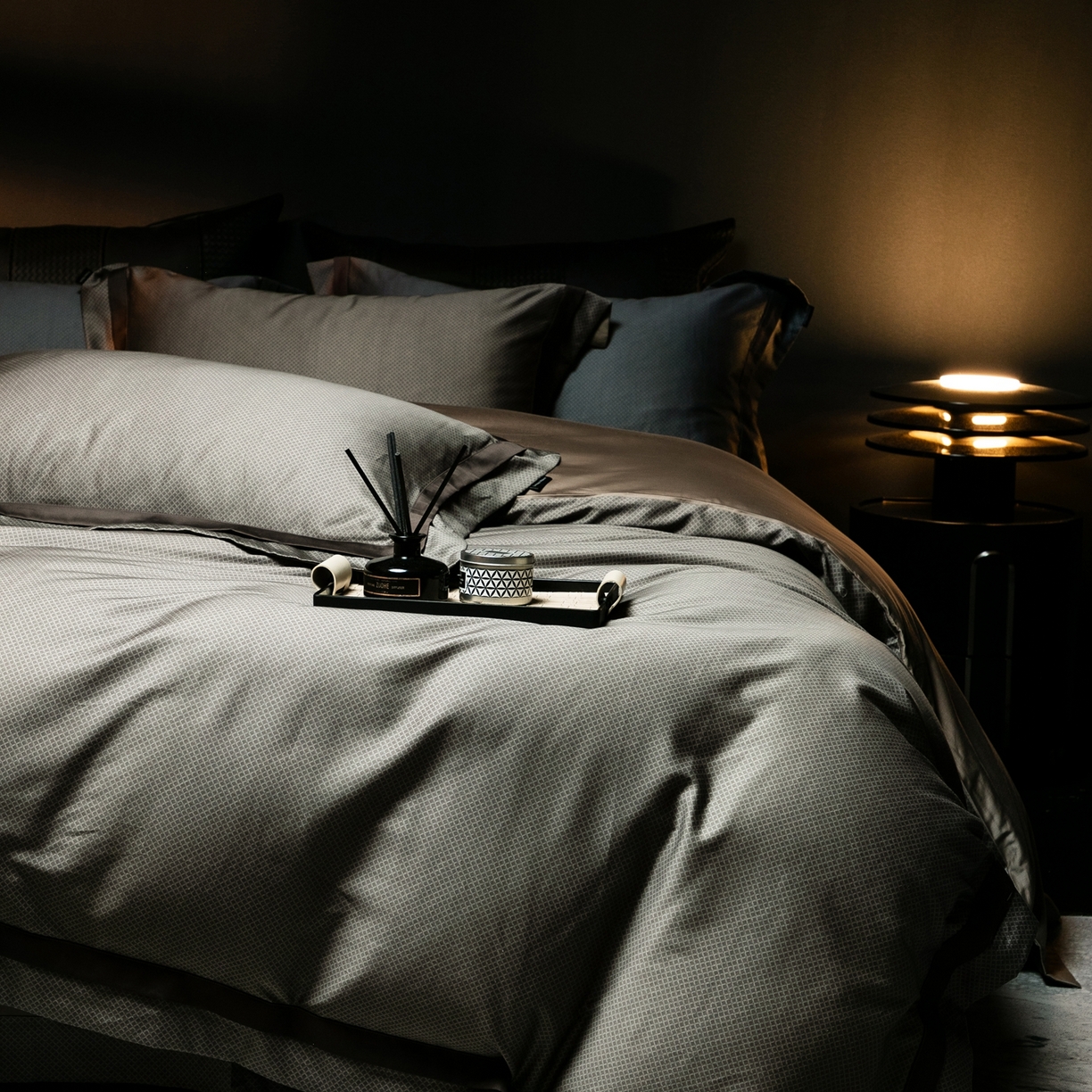 91家纺网 家纺一手货源 找家纺 ONE TWO ONE 121 2025新款高支高密全棉贡缎长绒精工细作工艺款-维希【会员减-20】  控价 498 -51 维希-深咖