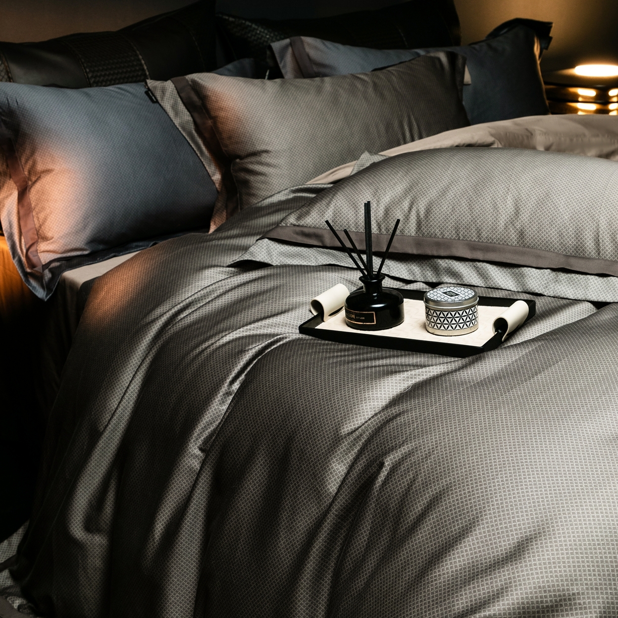 91家纺网 家纺一手货源 找家纺 ONE TWO ONE 121 2025新款高支高密全棉贡缎长绒精工细作工艺款-维希【会员减-20】  控价 498 -51 维希-深咖